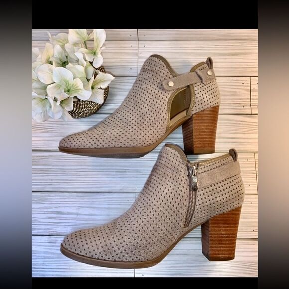 Franco Sarto Suede Dale 2 Perforated Tan Ankle Bootie Block Heel S:9.5 EUCw/Box - Picture 3 of 10